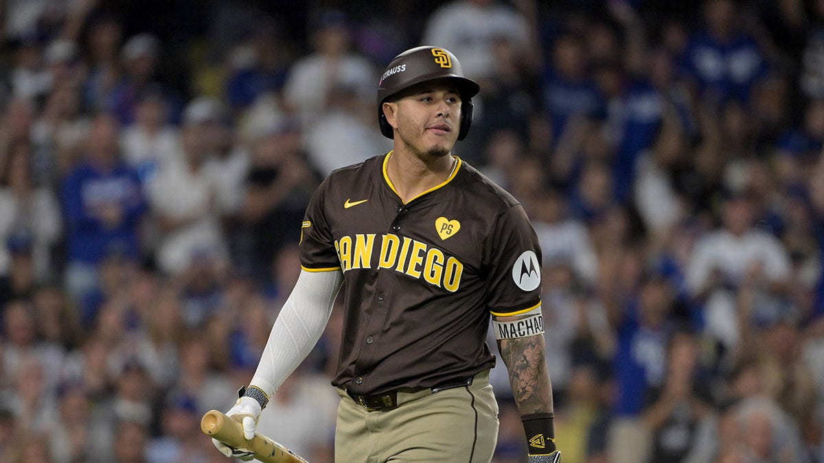 Manny Machado walks off field