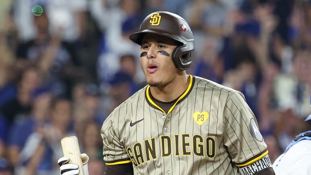 Manny Machado walks off field