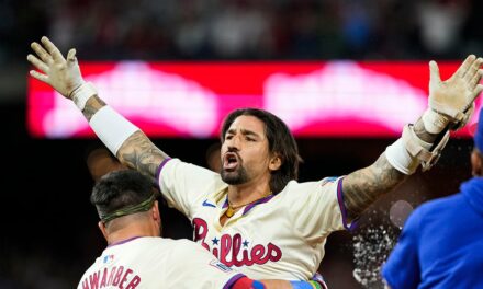 Phillies’ Nick Castellanos delivers walk-off hit to defeat Mets in NLDS Game 2