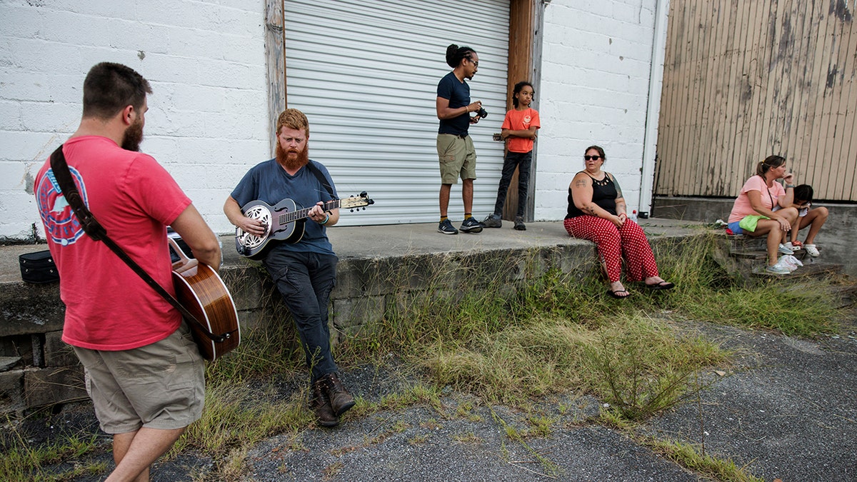 Oliver Anthony readying to play a show