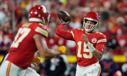 Patrick Mahomes throws for over 300 yards as Chiefs remain unbeaten with win over Saints