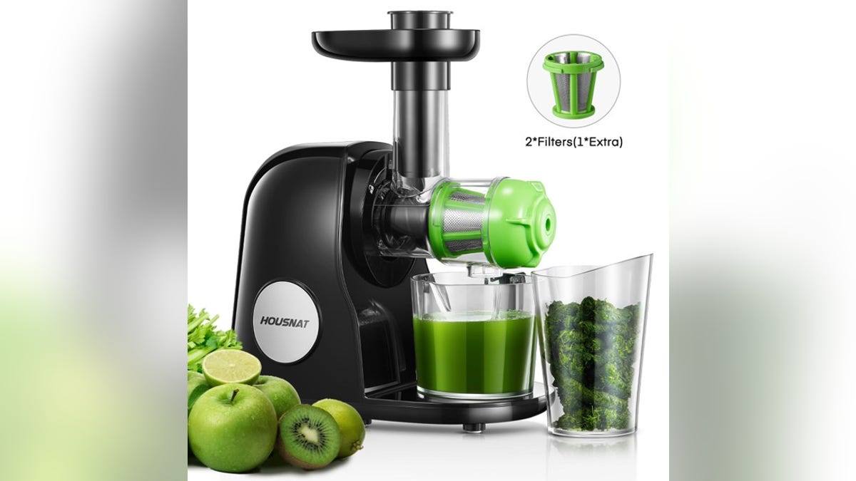 Make all kinds of juice with a high-end juicer. 