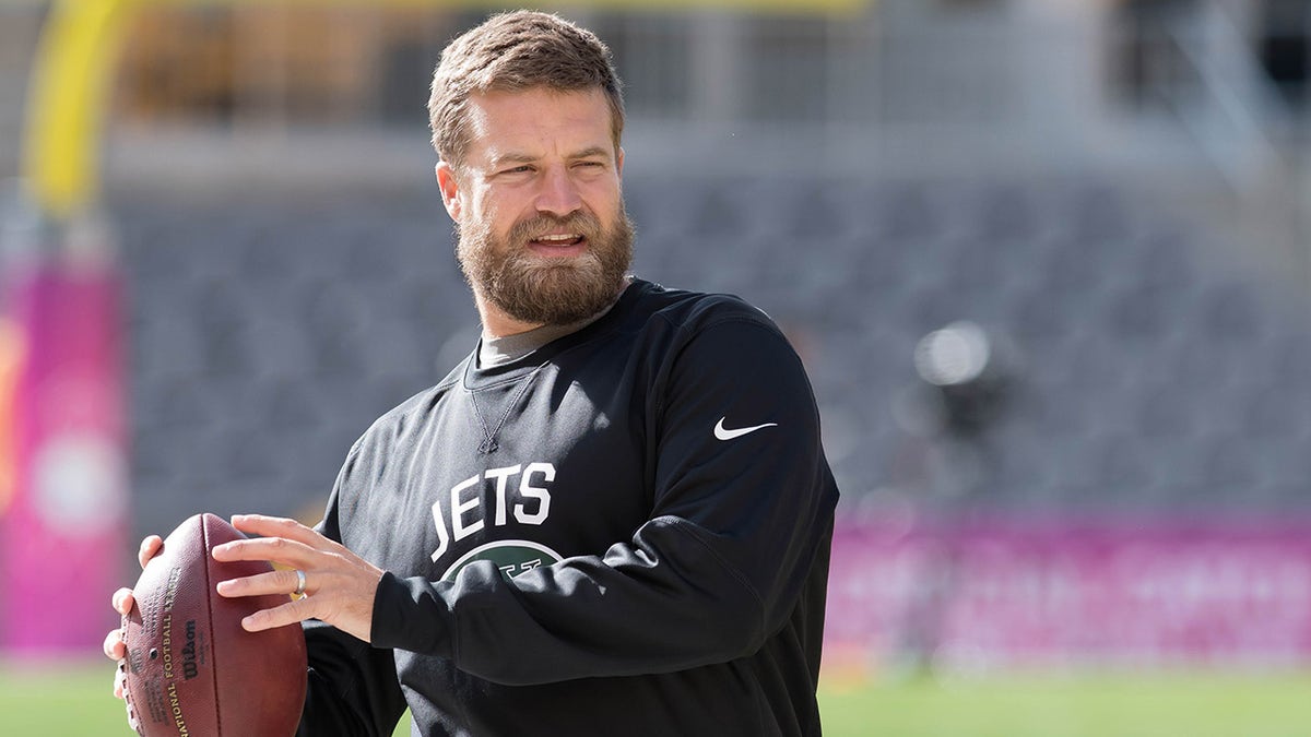 Ryan Fitzpatrick warms up