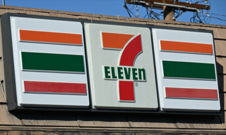 Street takeover thugs beat up 7-Eleven worker who tries to keep them from looting store. But he’s no match for mob of 50.