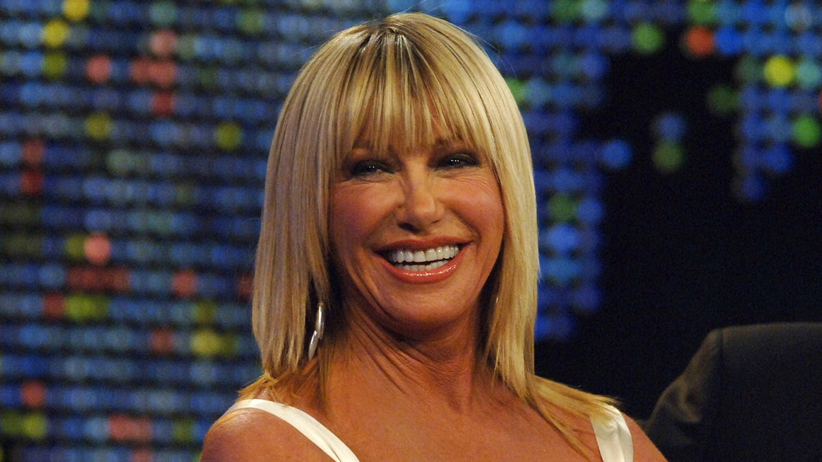 Suzanne Somers wears white dress on talk show