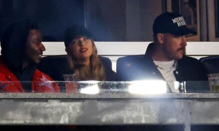 Taylor Swift, Travis Kelce attend Yankees playoff game in New York