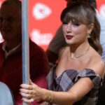 ‘ManningCast’ gets awkward as Taylor Swift appears on screen during broadcast