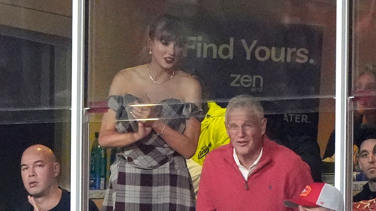 Taylor Swift and her dad