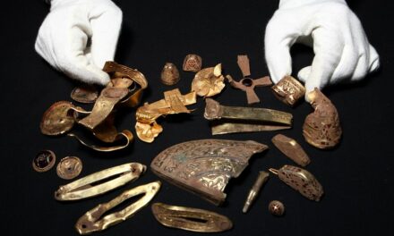 The 4,000 items in the Staffordshire Hoard make it the largest collection in history of its kind