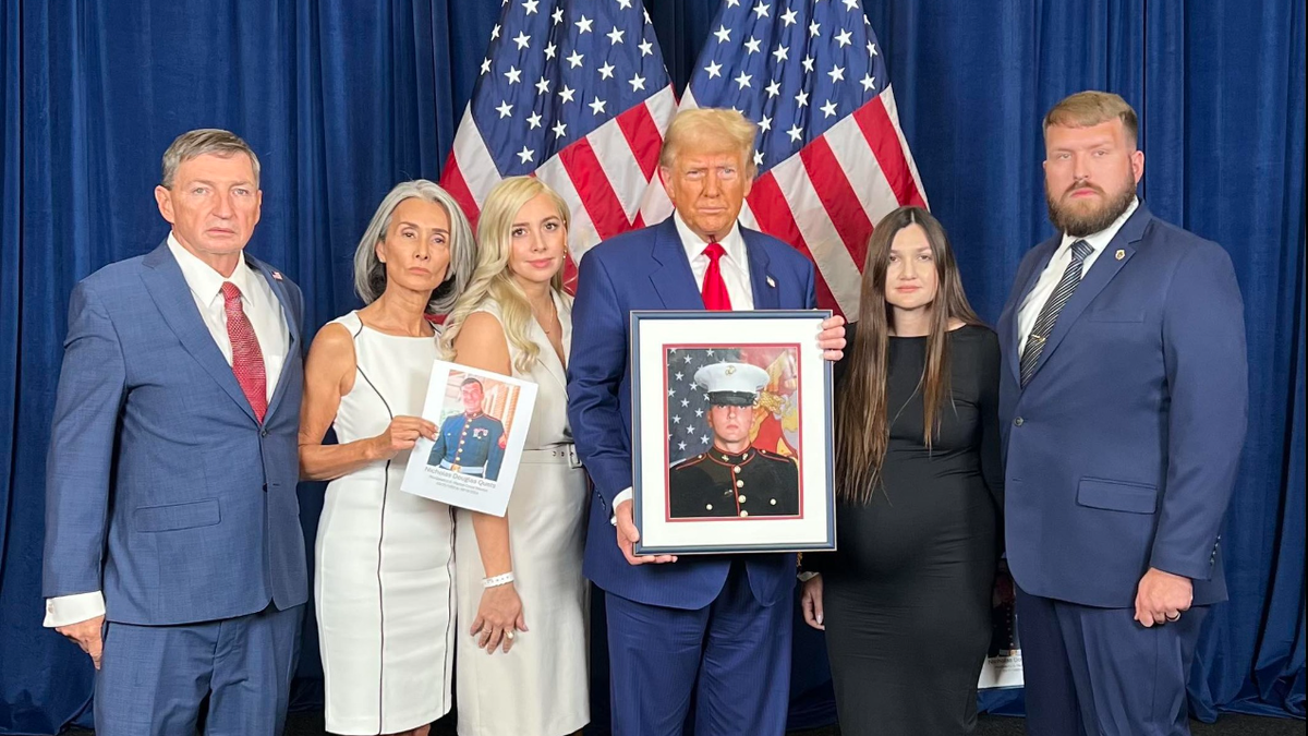 Quets family with Trump