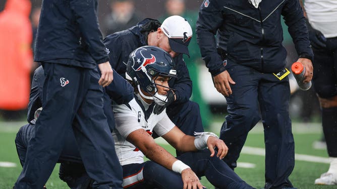 Houston Texans QB C.J. Stroud with the medical staff after suffering an injury vs. the New York Jets at MetLife Stadium. (Vincent Carchietta-USA TODAY Sports)