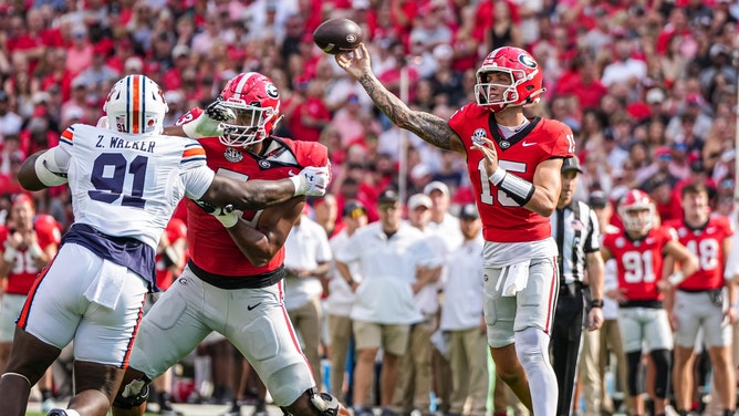 Georgia Bulldogs QB Carson Beck passes the ball against the Auburn Tigers at Sanford Stadium. (Dale Zanine-Imagn Images) 