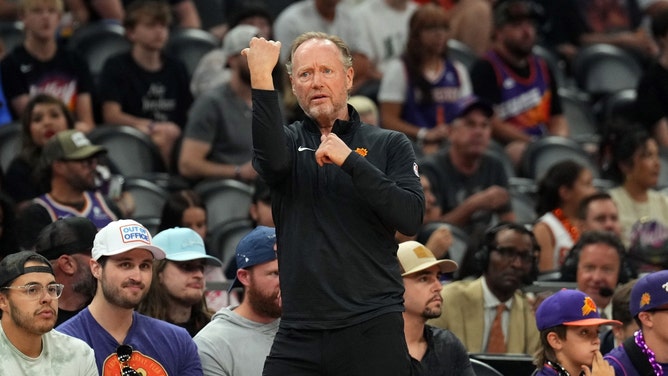 Two-time Coach of the Year, Mike Budenholzer directing the Phoenix Suns vs. the Detroit Pistons during a 2024 NBA preseason game. (Joe Camporeale-Imagn Images)