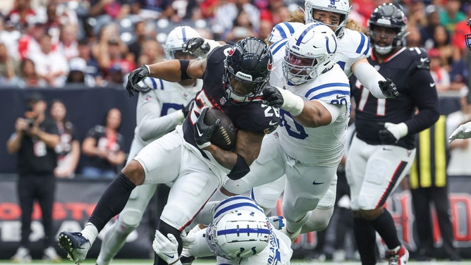 Houston Texans RB Joe Mixon runs the ball vs. the Indianapolis Colts at NRG Stadium. (Troy Taormina-Imagn Images)