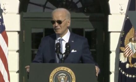 Biden Struggles to Read From His Teleprompter at Annual Turkey Pardon, Insults Midwesterners (VIDEO)