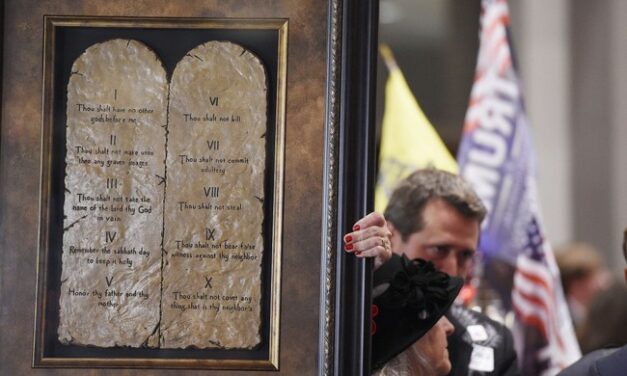 Federal Judge Halts Louisiana Law Requiring Ten Commandments in Government-Run Schools