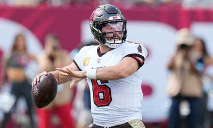 Tom Brady lauds Bucs’ Baker Mayfield for incredible stiff arm, throw in pivotal moment vs 49ers