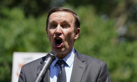 Dem Sen. Chris Murphy Does His Part to Spread ‘Trump Said Liz Cheney Should Face a Firing Squad’ BS