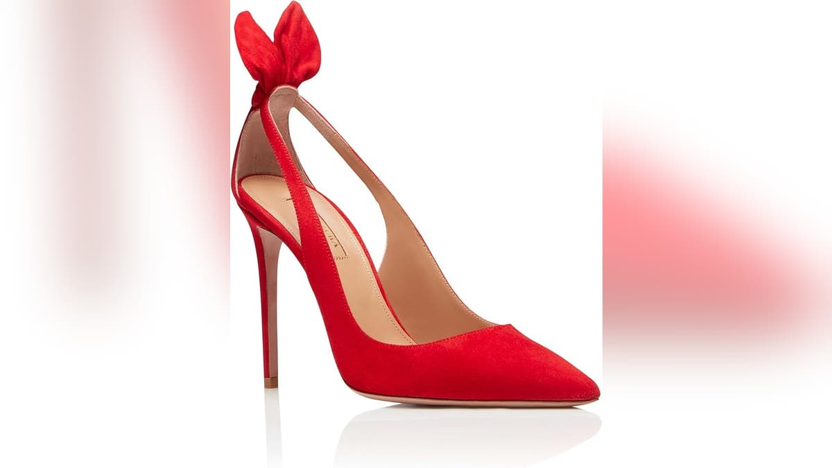 These red pumps make a statement. 