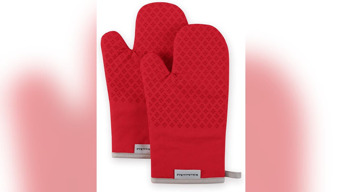 Everything down to your oven mitts can scream Christmas spirit. 