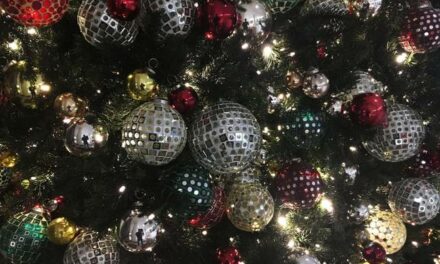 Unmerry Metaphor: Dem Crafts Hollow Hate-Filled Christmas Ornaments for MAGA Relatives