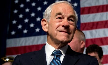 Ron Paul Throws His Support Behind Trump, Revels In the Collapse of the Mainstream Media