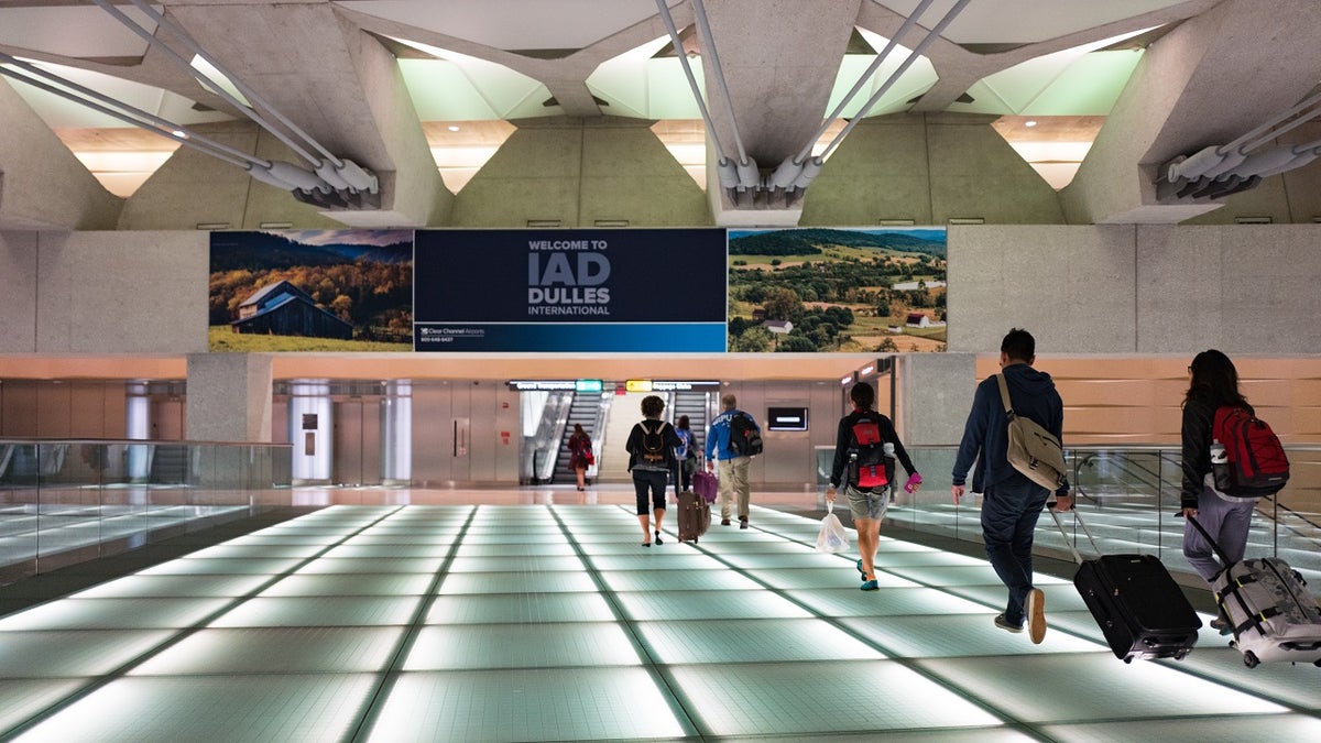 Dulles airport travelers