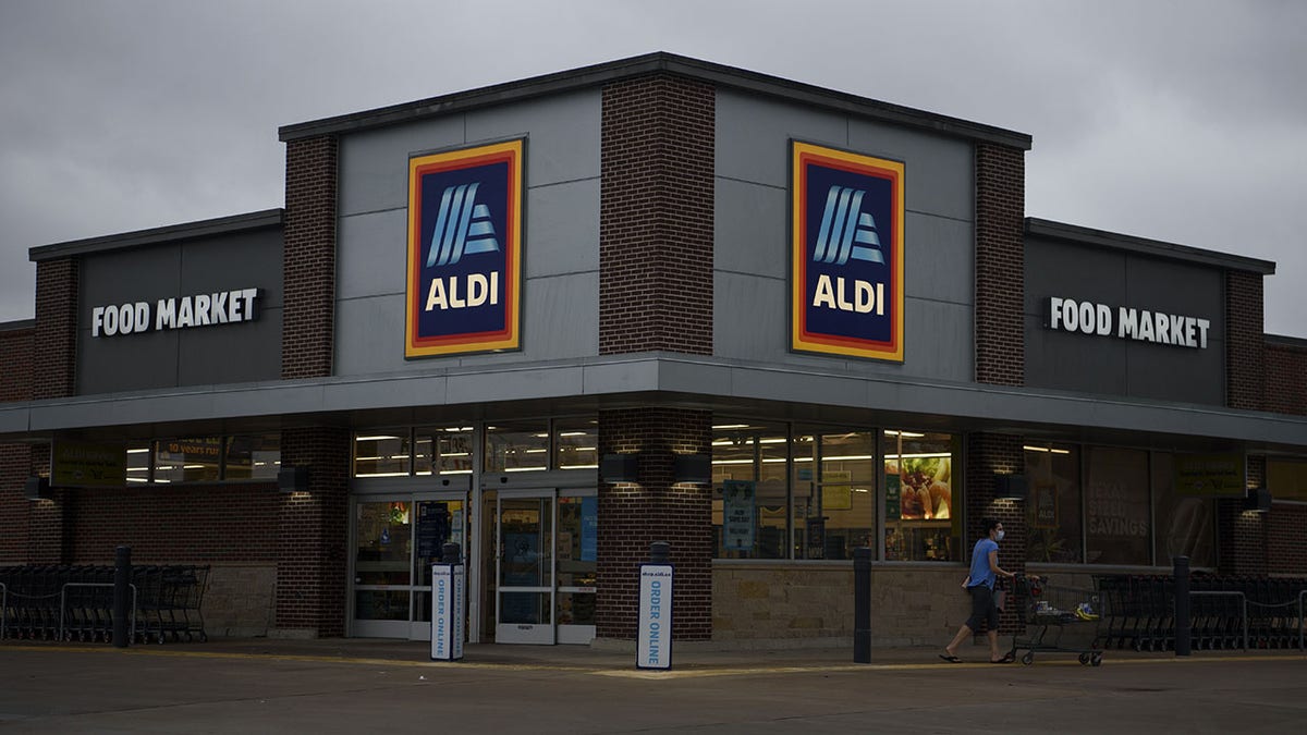 The outside of an Aldi store.