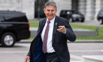 Manchin slams ‘17 educated idiots’ that were advising Biden during COVID