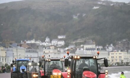 ‘No Farmers, No Food’ — UK Farmer Tractor Protest Descends on Labour Party Conference