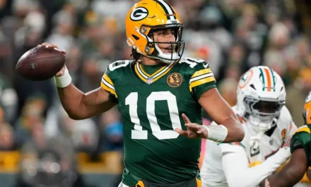 Jordan Love tosses 2 TDs as Packers take down Dolphins