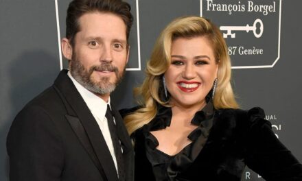 Kelly Clarkson’s kids ‘constantly’ tell her not ‘to be with anybody else’ after divorce from their dad