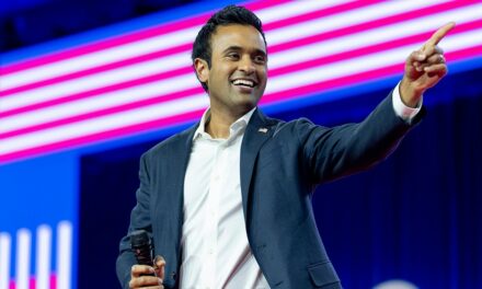 Vivek Ramaswamy fires up MAGA crowd at Penn State-Ohio State game over Trump’s early voting numbers