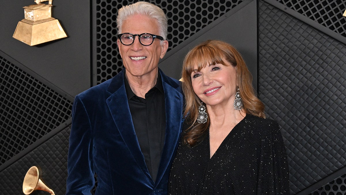 Ted Danson and Mary Steenburgen posing together