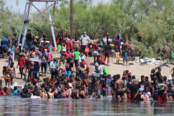 Thousands of Mostly Haitian Migrants Make Landfall in Del Rio, Texas (Randy Clark/Breitbart Texas)