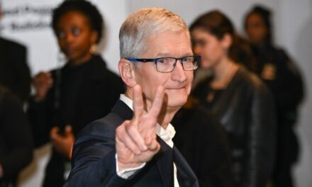 Apple CEO Tim Cook Attends China Summit amid Supply Chain Woes