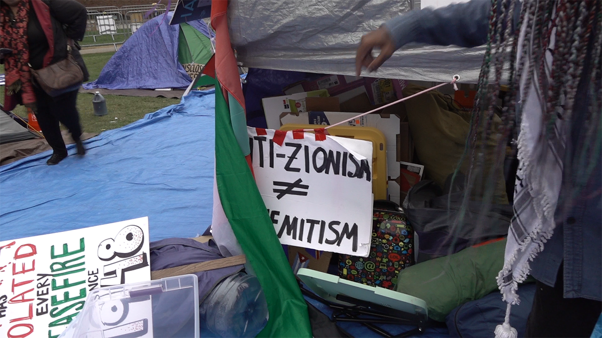 Anti-zionism sign in MIT encampment