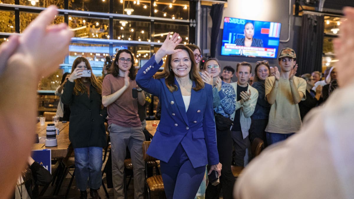 Bohannan waves to supporters