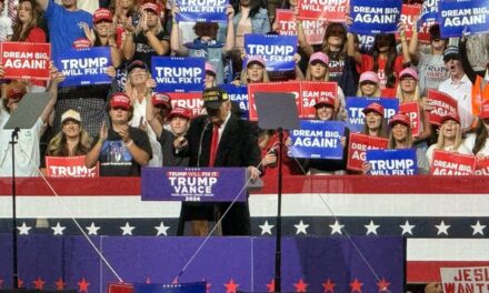 Donald Trump Brings Down the House at Middle Georgia Rally