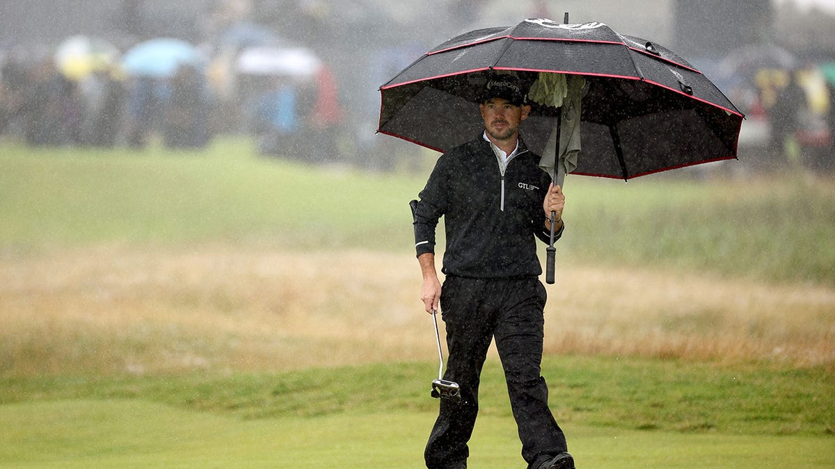 Brian Harman with umbrella