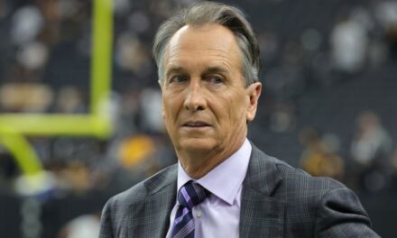 Cris Collinsworth Was Alarmingly Bad During Sunday Night Football And Fans Noticed