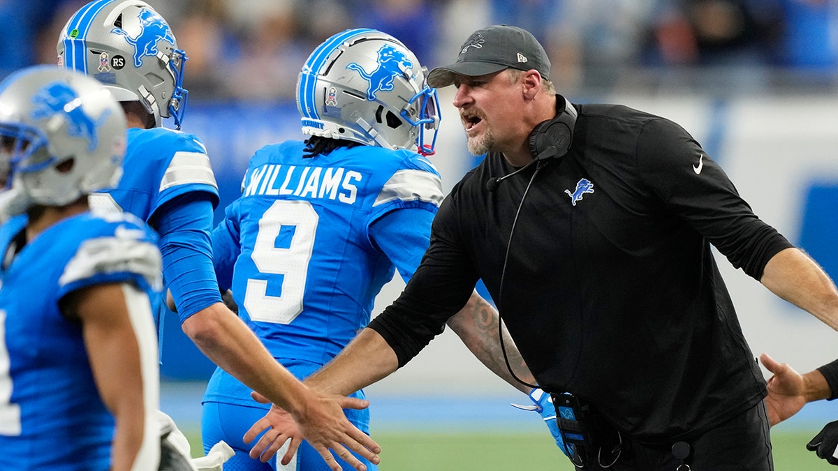 Dan Campbell with his players