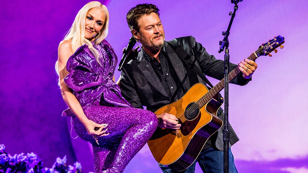 Gwen Stefani and Blake Shelton on stage together