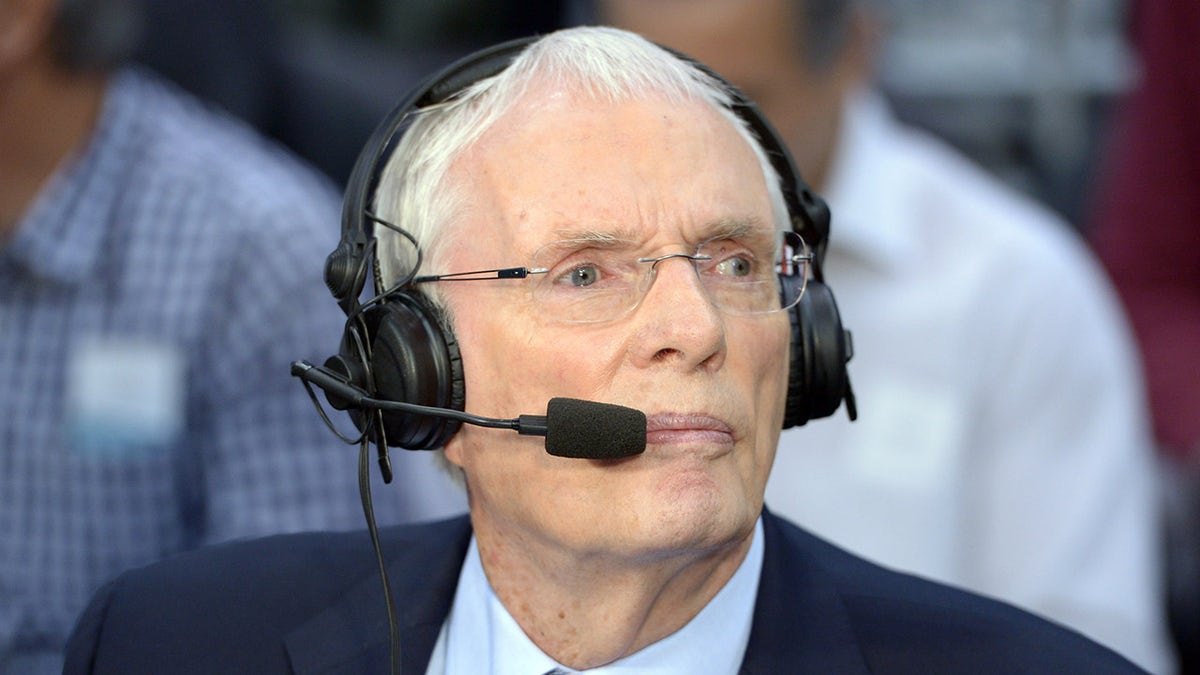 Hubie Brown calls game