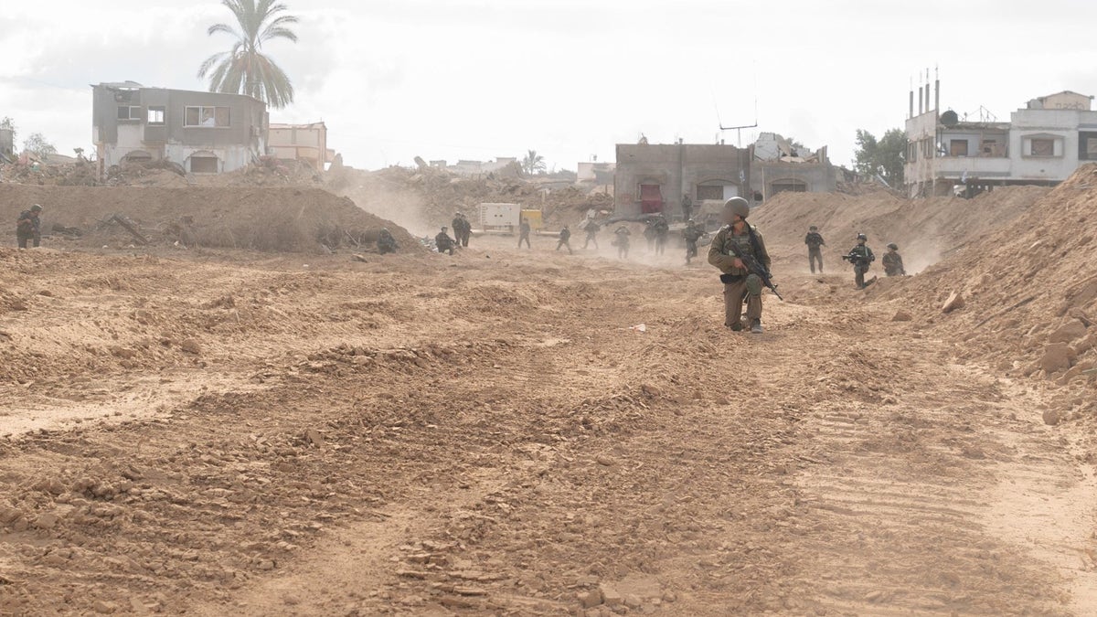 IDF soldiers fighting in the Netzarim Corridor in Gaza. (Photo: IDF Spokesman's Unit.)