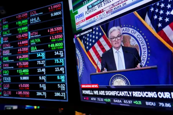 Traders work on the floor at the New York Stock Exchange as Federal Reserve Chairman Jerome Powell speaks after announcing a rate increase, in New York, on Nov. 2, 2022. (Seth Wenig/AP Photo)