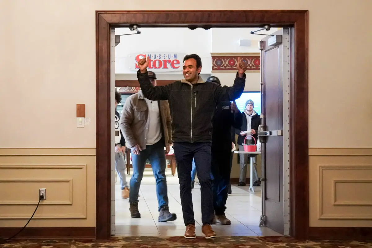 After much anticipation, Vivek Ramaswamy arrives at the National Czech & Slovak Museum & Library in Cedar Rapids, Iowa, on Jan. 11, 2024. (Nathan Worcester/The Epoch Times)