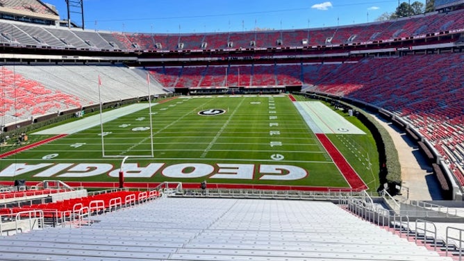 Tennessee and Georgia will face-off between the hedges tonight in Athens