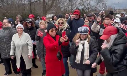 Impromptu ‘Trump Dance’ Flash Mob Breaks Out in Staten Island (VIDEO)