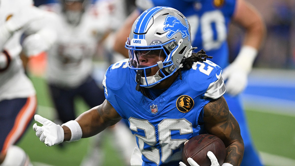 Detroit Lions running back Jahmyr Gibbs runs with the ball